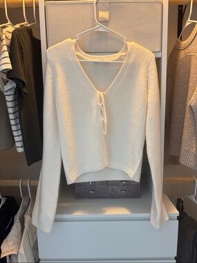 Abercrombie & Fitch Cream V-Neck Tie-Front Sweater